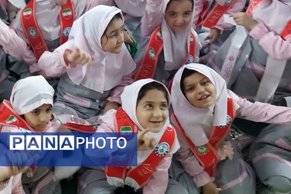 مراسم روز مادر و تحلیف پیشتازان در دبستان شهید سرافراز