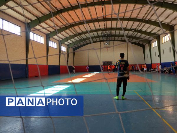 مسابقات فوتسال درون مدرسه به مناسبت هفته تربیت بدنی برگزار شد 
