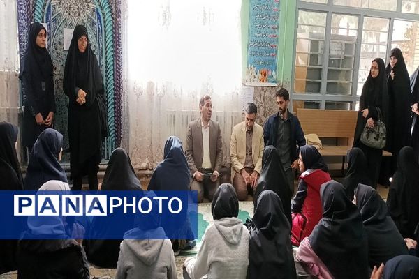تقدیر از دانش‌آموزی که گوشواره‌اش را در طرح مشق همدلی اهدا کرد