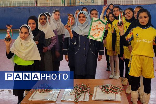 برگزاری مسابقه فوتسال دانش‌آموزی دختران ابتدایی در بهارستان دو