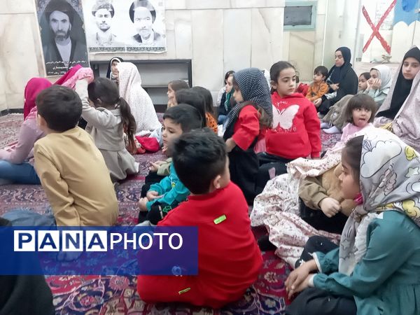 اجرای برنامه هایی زیبا و شاد برای کودکان در شهرستان کاشمر 