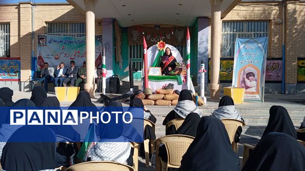 دبیرستان دخترانه فدک میزبان آیین زنگ نمادین «استکبار‌ستیزی» در شهر بن 