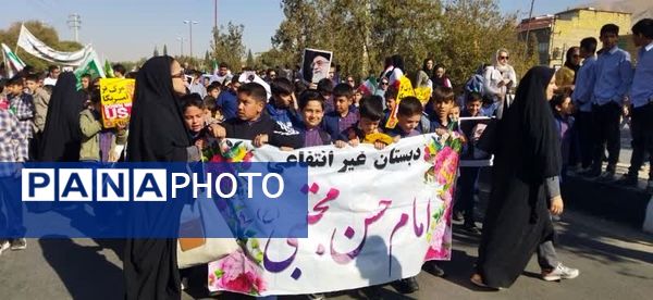 حضور نسل فهمیده ها در راهپیمایی 13 آبان 