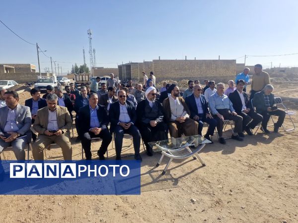آیین کلنگ زنی پروژه آموزشی ۹ کلاسه هوشمند خیری روستای بهادران مهریز