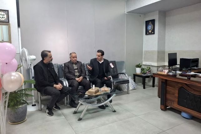 بازدید رئیس آموزش‌ و پرورش ناحیه ۲ از دبیرستان رحمت آیین یک