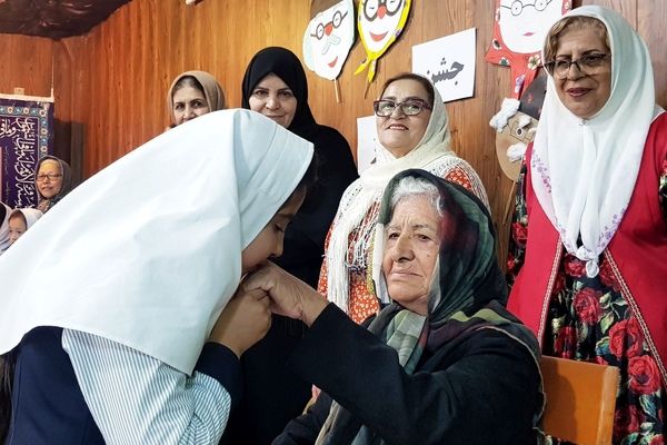 بزرگداشت هفته ملی سالمند در دبستان دخترانه سماء شیروان 