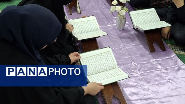 محفل قرآنی همراه با صبحانه سالم در دبیرستان فرزانگان ۲