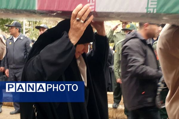 تشییع پیکر پاک و مطهر شهدای گمنام در شیراز 