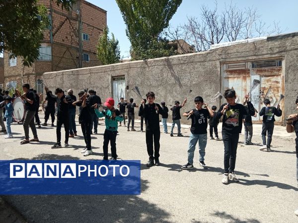 پیاده‌روی جاماندگان اربعین در شهر‌ رباطسنگ؛ دل‌هایی که از راه دور به کربلا رسیدند
