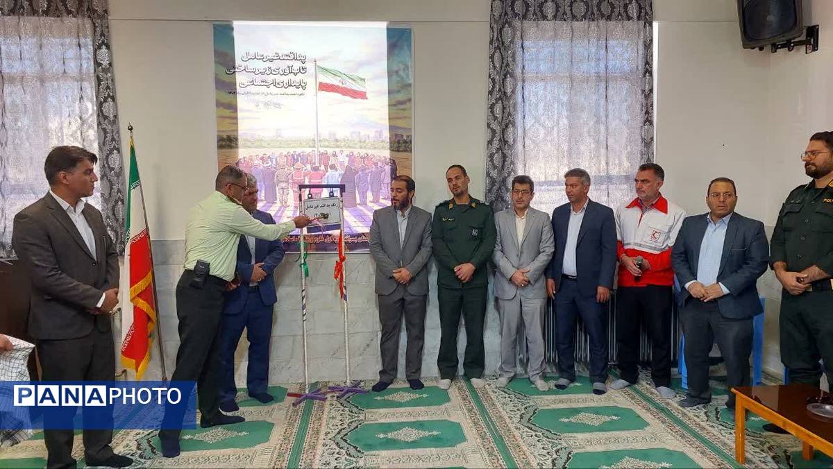 مراسم هفته گرامیداشت پدافند غیرعامل در دبیرستان دور اول صدرا مهریز