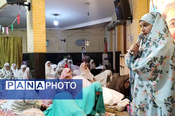 ورود دانش‌ آموزان دختر ناحیه دو شهرری به مراسم معنوی اعتکاف 