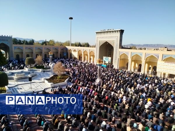نماز عید سعید فطر با حضور پرشور مردم در شهرستان کاشمر برگزار شد 