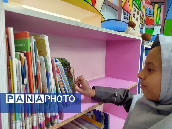 بازدید دانش‌آموزان دبستان شهید نجفی فدافن از کتابخانه فدک