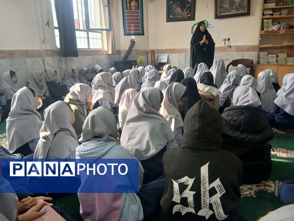 روایتگری زندگی  شهدا از زبان خواهر شهید محرابی دبستان میثاق ناحیه سه