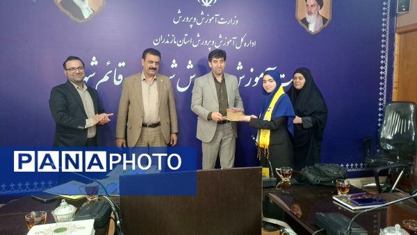 مراسم تقدیر از نقش آفرینان اختتامیه مسابقات قرآن استان مازندران