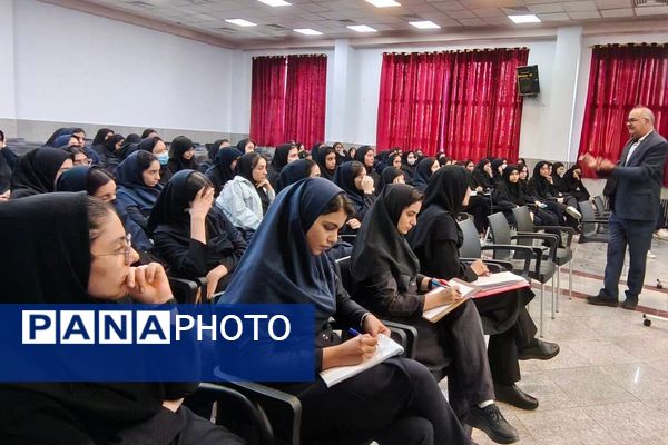 برگزاری کارگاه مشاوره به‌مناسبت هفته سلامت روان در ناحیه 2 شهرری 