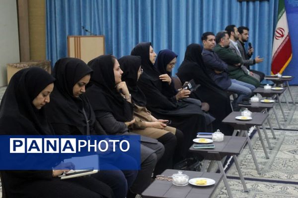 نشست اصحاب رسانه با نماینده ولی فقیه در یزد