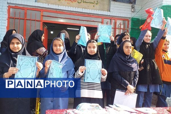 تقدیر از دانش آموزان برتر علمی، پرورشی، آموزشی و ورزشی در دبیرستان میثاق م