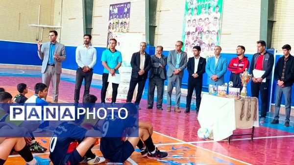 اختتامیه پرشور مسابقات فوتسال مدارس خلیل‌آباد با معرفی قهرمانان 