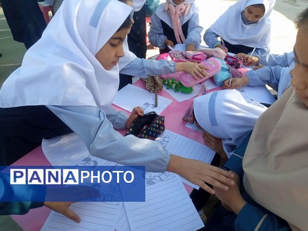 بازارچه کتاب در دبستان سمیه