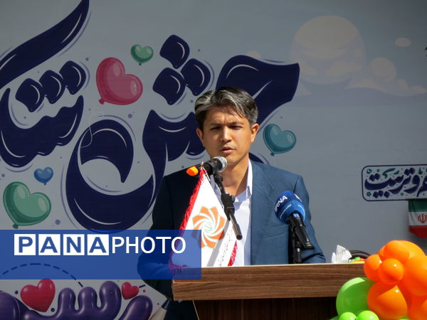 نواختن زنگ اول مهر در مدرسه شهدا فرهنگی 
