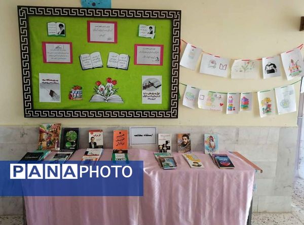 گرامیداشت هفته کتاب و کتابخوانی در دبیرستان حاج مهدی روحانی شهرستان خلیل آباد 