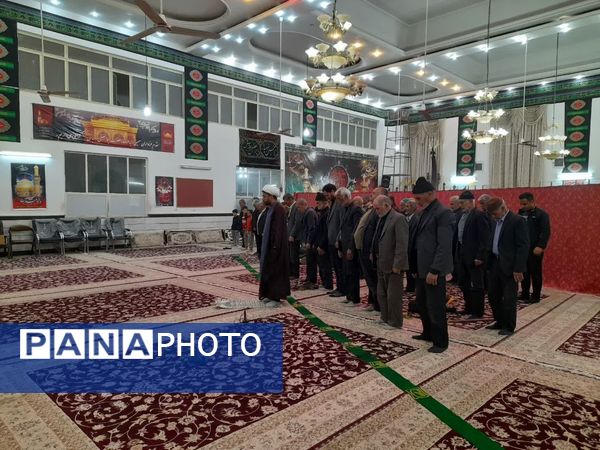 نماز جماعت در شب عزاداری شهادت حضرت فاطمه زهرا(س) در روستای نقاب