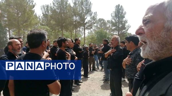 مراسم سنتی سینه زنی در روز عاشورای حسینی در روستای نقاب