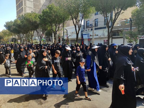 فردیس میزبان پیاده‌روی پرشور جاماندگان اربعین شد