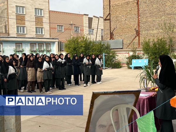 نواختن زنگ مهر در مدرسه شهید محمدی پور خلیل آباد 