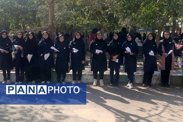 حضور دانش‌آموزان ناحیه دو شهرری در نمایشگاه طرح‌های علمی پژوش سرای بصیرت 