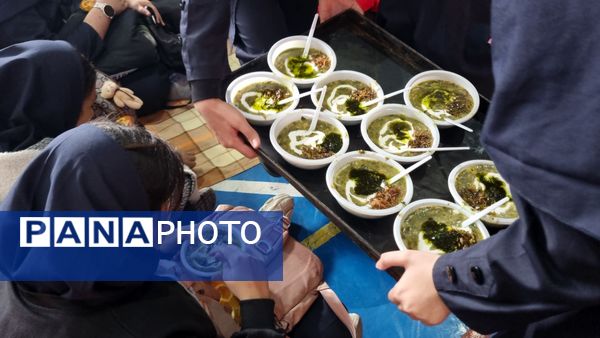 پخت نذری گرامیداشت ایام فاطمیه در دبیرستان دین و دانش مرند