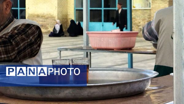 گذری بر فعالیت چایخانه مسجد جامع در سومین جمعه آذر ماه 