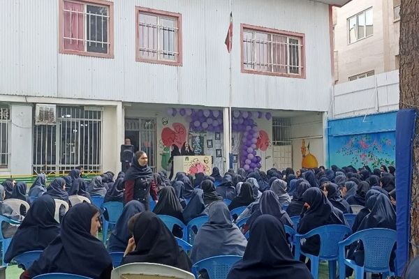 مراسم گرامیداشت مقام معلم دردبیرستان دخترانه امام حسین(ع) مشهد