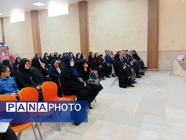 جلسه پرسش و پاسخ مدیران کودکستان‌ها با مدیرکل آموزش و پرورش استان یزد