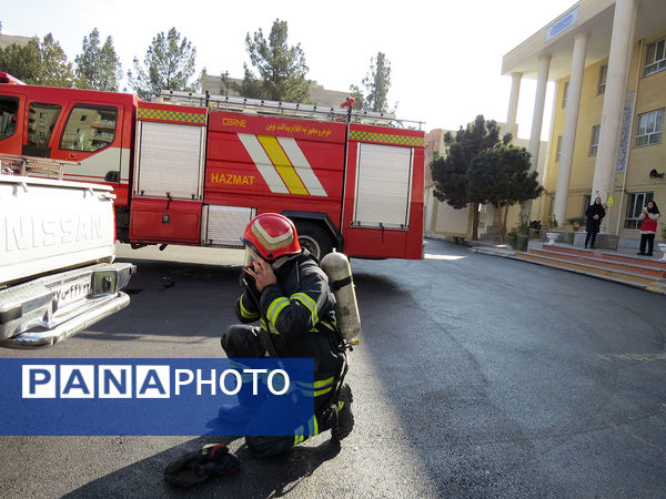 برگزاری مانور زلزله در هنرستان محمودیه شهرستان بجنورد 