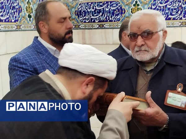 آیین غبارروبی ضریح مطهر امامزاده حمزه بن موسی کاظم (ع)