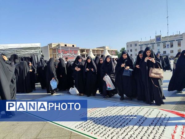 راهپیمایی خانوادگی گرامیداشت روز عفاف و حجاب در میدان شهدا مشهد 