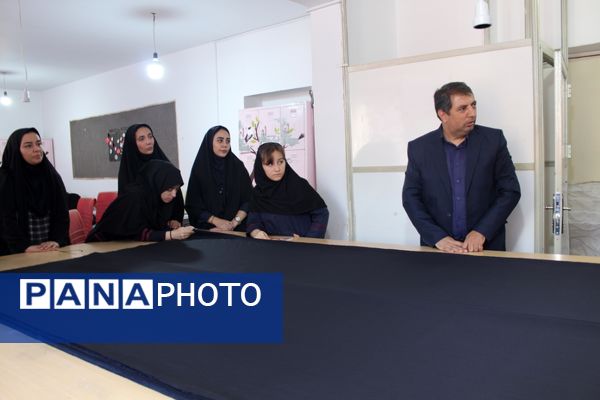 هنرستانی ها در نقش تولید کننده،دوخت لباس فرم دانش آموزان به دست هنرستانی های قدس