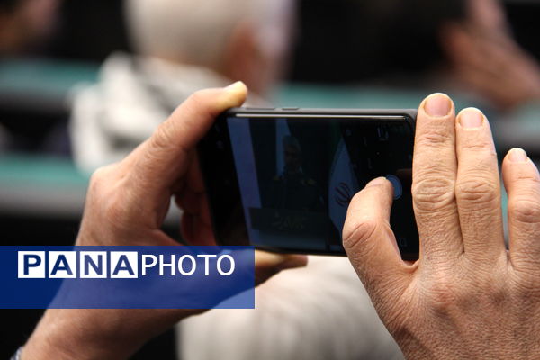 آیین رونمایی کتاب سبیل صورتی در یزد