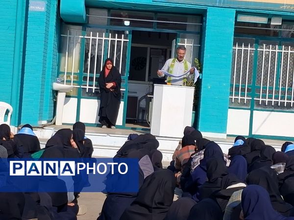 آموزش انواع دست ها و گره های پیشتازان در دبیرستان دخترانه فاطمیه