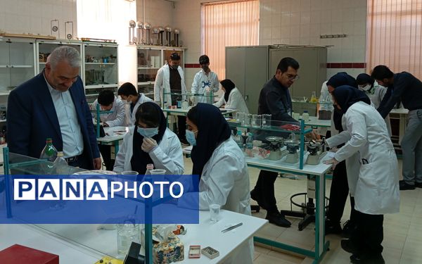 ۳۰ تیم دانشآموزی در مرحله استانی بیست و سومین دوره از مسابقات آزمایشگاهی به رقابت پرداختند