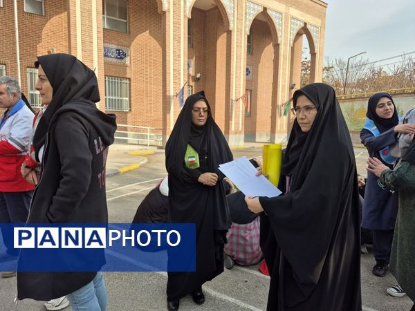مانور سراسری زلزله در دبیرستان اعطایی ناحیه ۳ مشهد