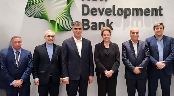 دیدار رئیس‌کل بانک مرکزی ایران با رئیس بانک توسعه نوین بریکس در شانگهای/ احتمال پیوستن ایران در بانک توسعه نوین بریکس