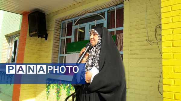  ویژه برنامه ولادت حضرت زینب(س) و روز پرستار در دبیرستان دخترانه استقلال‌ناحیه یک کرج