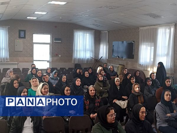 نخستین جلسه آموزش خانواده در دبیرستان بی بی سلطنت قفلی