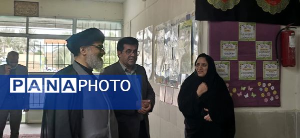بازدید امام جمعه و مدیر آموزش‌ و پرورش بافق از دبستان هفتم تیر