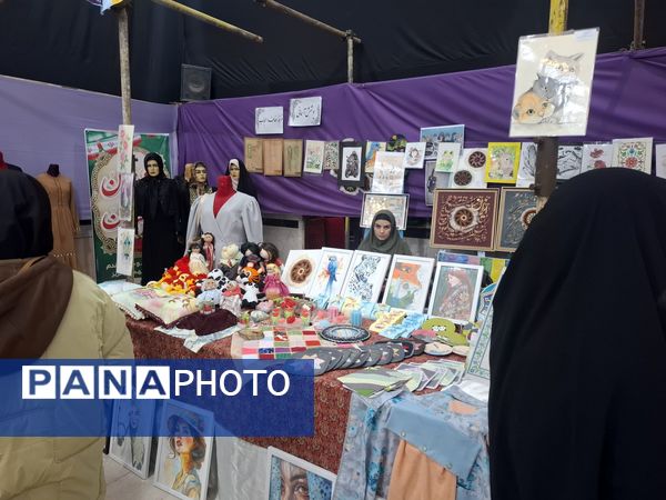 بازدید دانش آموزان مدرسه شهید عامری از نمایشگاه پژوهش و فناوری در خلیل آباد