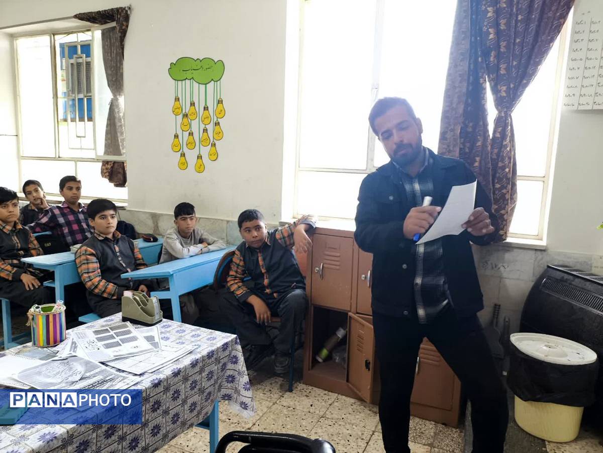مسابقه درسهایی از قرآن گامی برای ترویج فرهنگ و سبک زندگی قرآنی در بین دانشآموزان دبستان شهید پسندیده فدافن