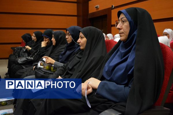 نشست هم‌اندیشی معاونین پرورشی، روحانیون امین و ائمه جماعات در بهارستان‌دو